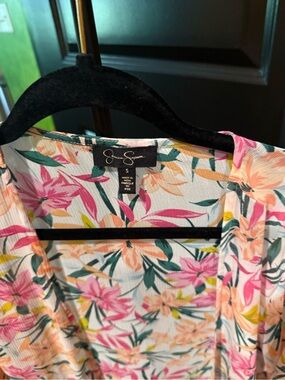 Jessica Simpson Pink & Peach Floral V-Neck Women's Top